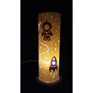 Abajur Luminária Infantil  Universo Astronauta em pvc  Artesanal   Quarto de Criança