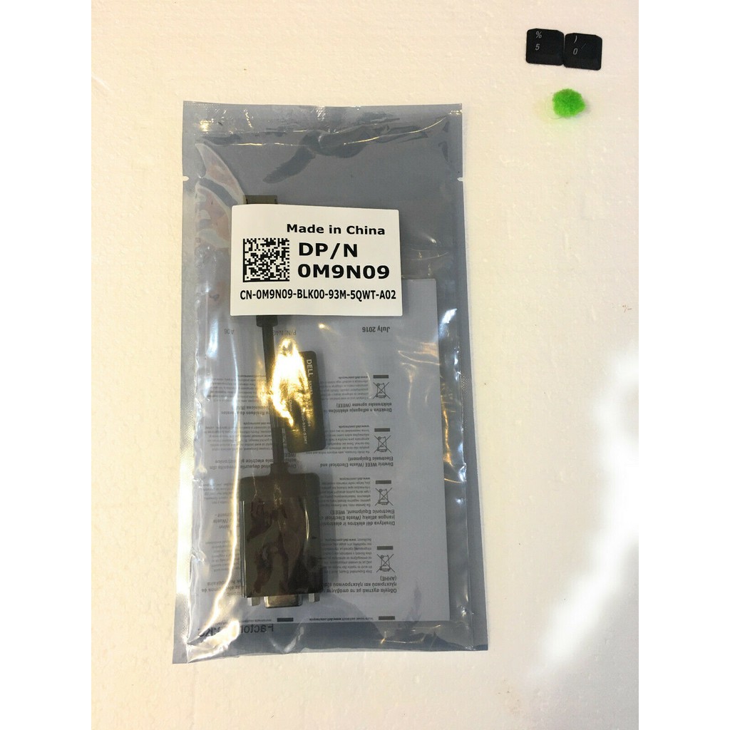 Dell 0M9N09 DisplayPort to VGA Video Converter 1 x DisplayPort input - 20 pin DisplayPort 1 x VGA output - 15 pin HD D-Sub (HD-15) Black