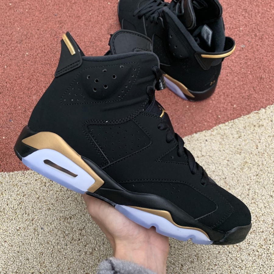 Air jordan preto e hot sale dourado