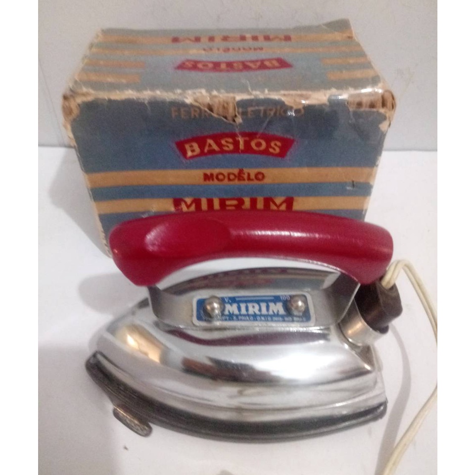 Antigo Ferro de Passar Roupa anos 60 Fabricante Ferros Eletricos Tupy Bastos Modelo Mirim Mini Ferro de Passar Antigo anos 60 para viagem