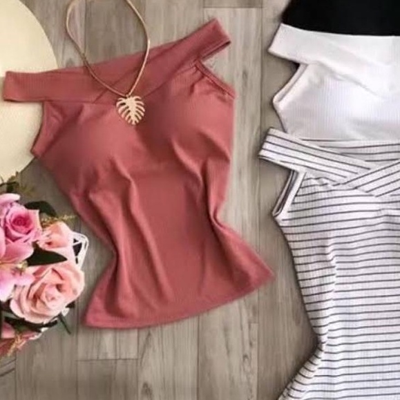 Blusa cavada ombro a ombro canelada com bojo feminina