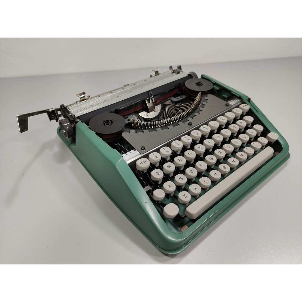 Antiga Maquina Escrever Olivetti Datilografia Funcionando Escorrega O Preço