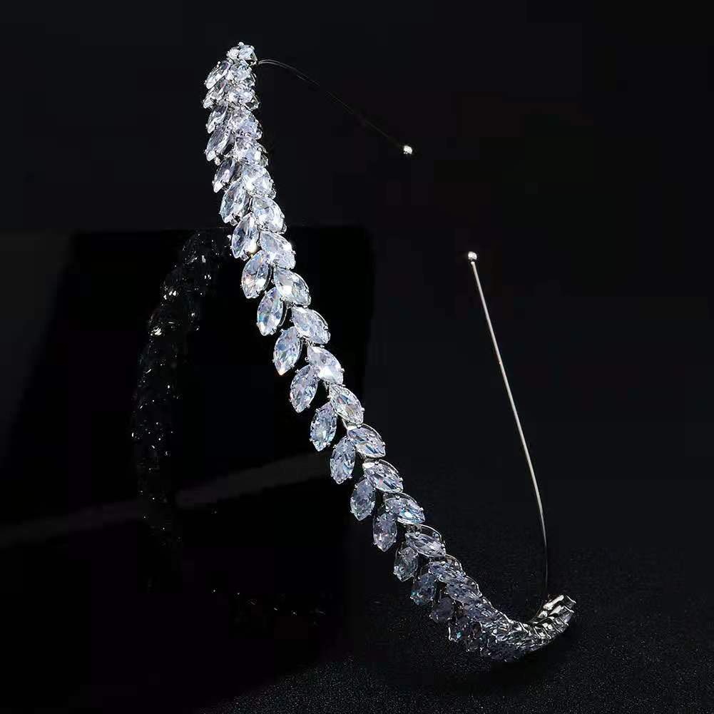 Porta Coque Tiara Prateado Zircônia Penteado Noiva Festa 15 Anos Casamento Fixo & Maleável — imagem 2 de 2