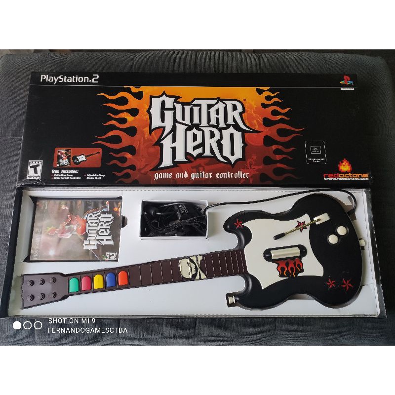 Guitarra do Playstation 2 Guitar Hero com o Jogo Completo na Caixa