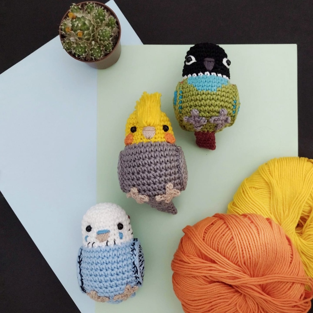 Chaveiro Passarinho Periquito / Papagaio / Calopsita de croche amigurumi personalizável