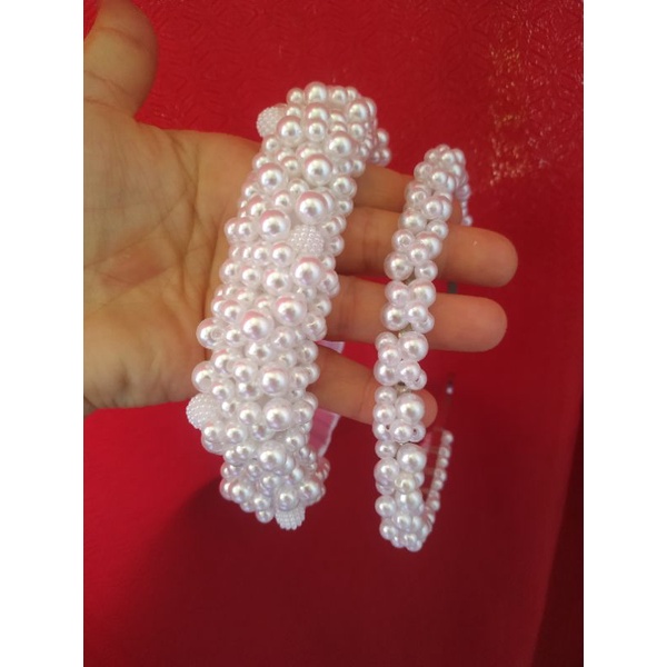 Duas tiaras um só valor,tiaras grossas, de pérolas tal mãe tal filha