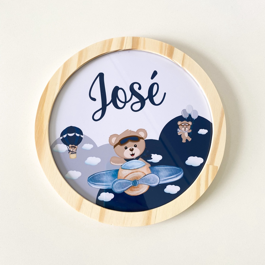 Enfeite porta maternidade - Ursinho Aviador Quadro Redondo - PERSONALIZADO COM NOME - moldura e proteção