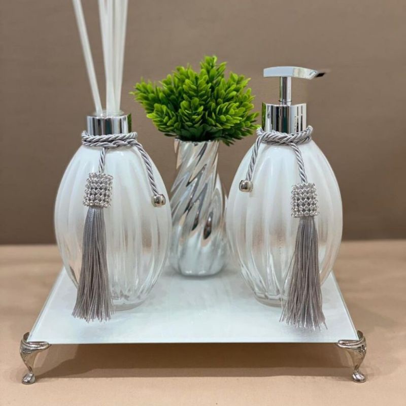 Kit Lavabo Cacau Branco/Prata com vasinho e Bandeja 18×23