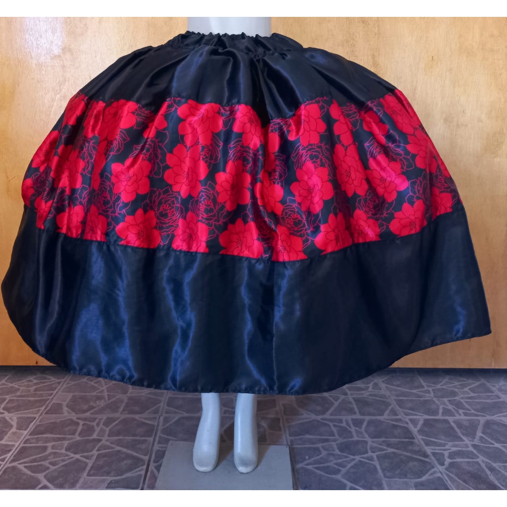 SAIA DE CETIM PRETO COM ENTERMEIO FLORES VERMELHAS - POMBA GIRA - UMBANDA E CANDOMBLÉ