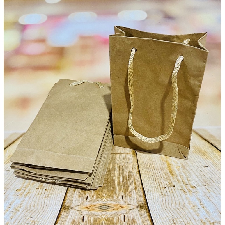10 sacolas surpresa presente kraft  P 16x10x4.... - Stationery