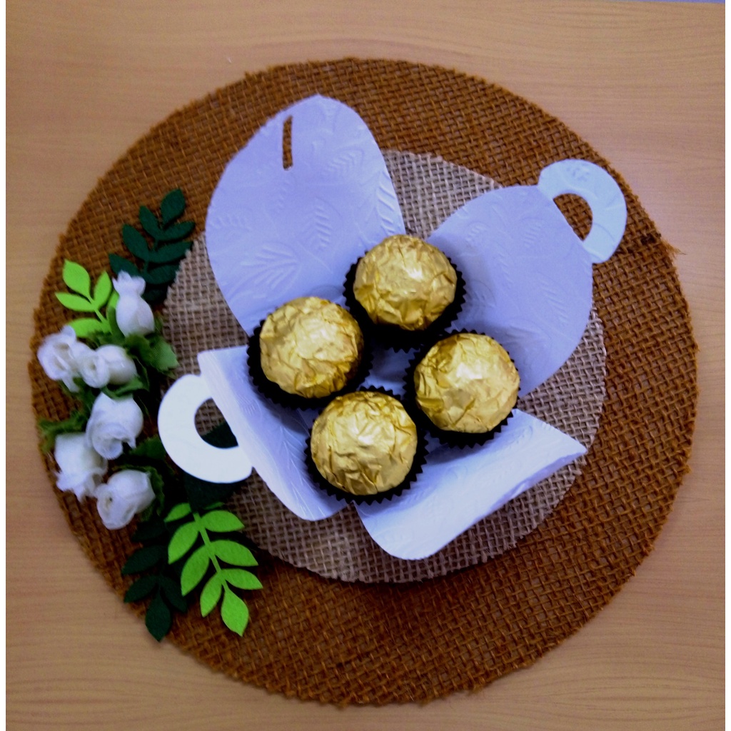 100 Caixinhas De Bem Casado Branca com relevo em Renda, ideal p/ Doces Finos, Festas e Casamentos