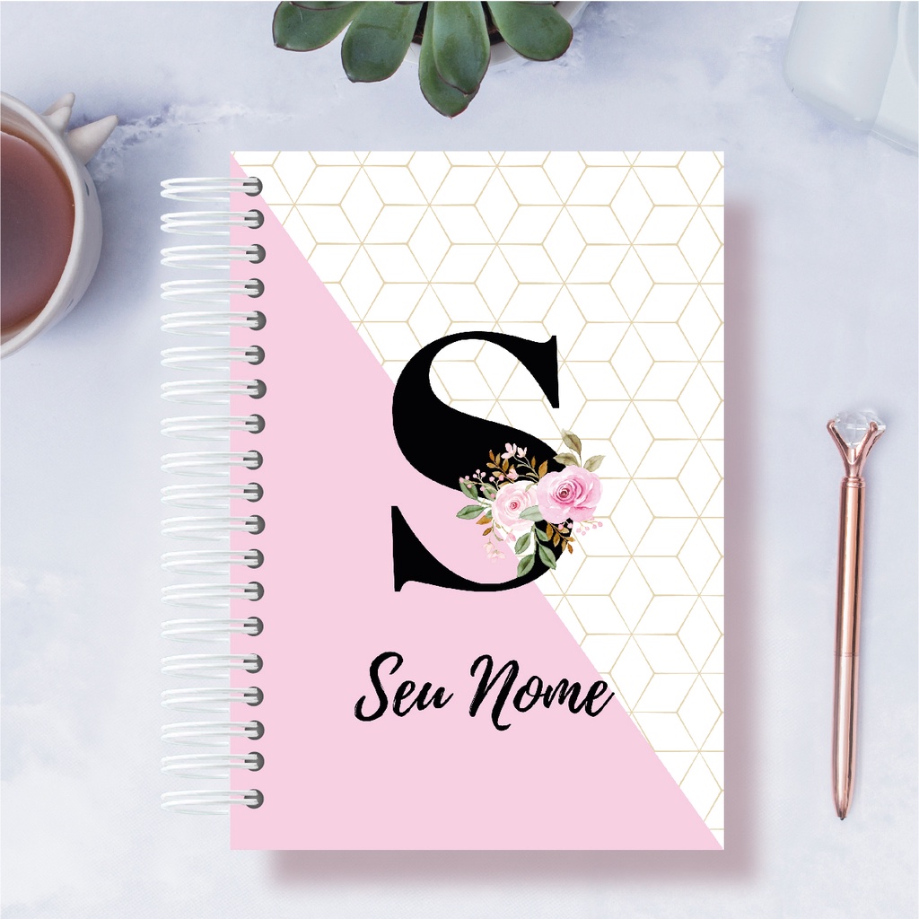 Caderno Rosa A5 personalizado com a letra inicial do seu nome e seu nome  - 100 folhas pautadas e decoradas
