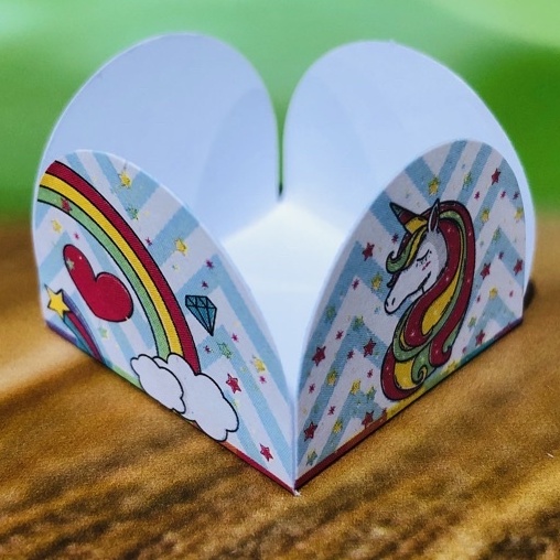 50  forminhas 4 Pétalas para doces TEMA UNICÓRNIO 68.3....