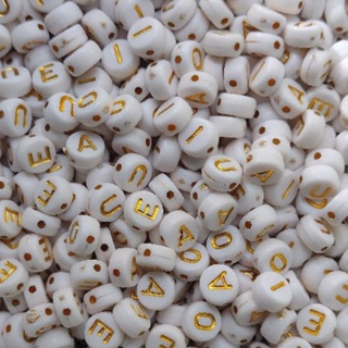 Miçanga Infantil- Vogais Off White +Dourado 7mm - Aprox.200pçs. em Oferta na Shopee