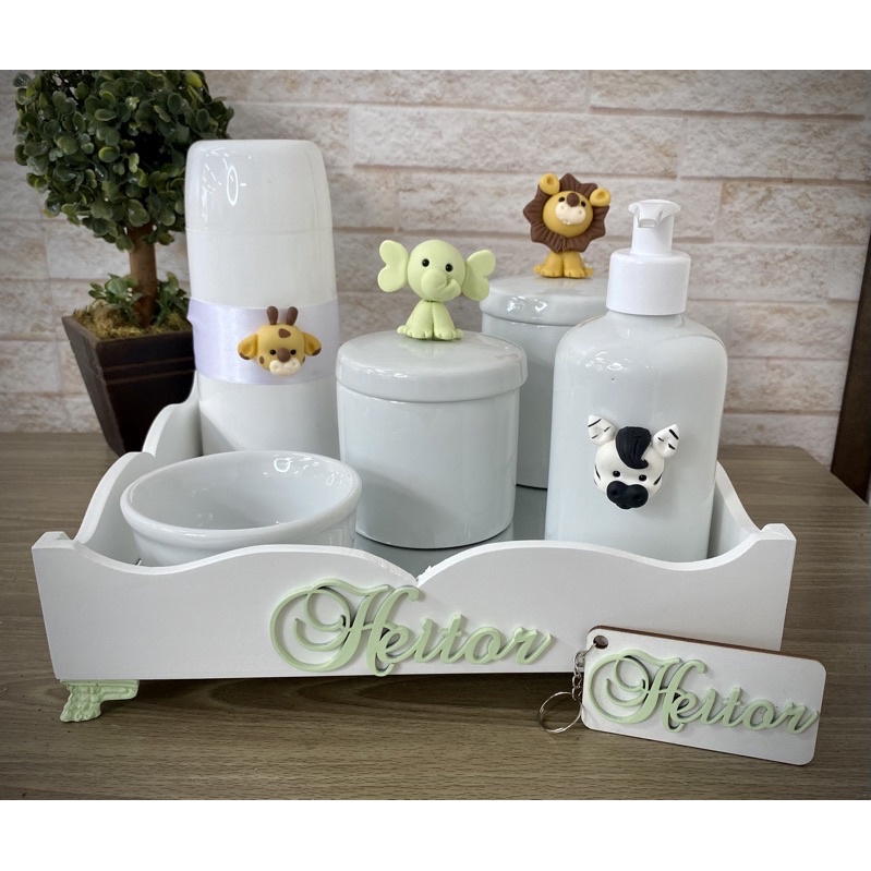 kit higiene do bebê porcelana Safari verde com nome