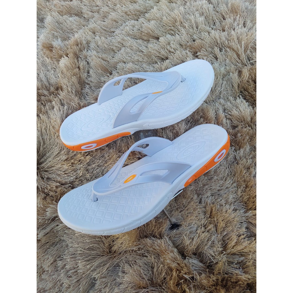 sandalia oakley branca