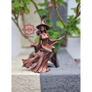 Estátua Bruxa com Vassoura 18 cm Decoração