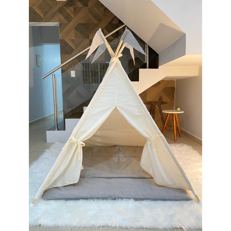 Cabana para festa do pijama, barraca, tenda, toca, cor cru com cinza + bandeirinhas