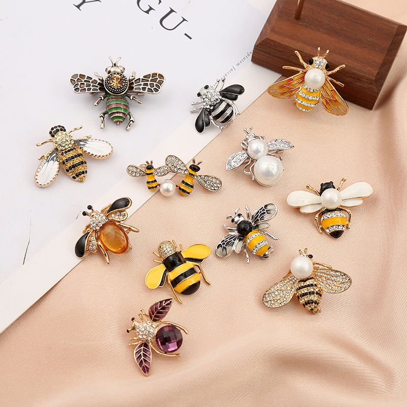 SKEDS Moda Pérola Abelha De Cristal Mulheres Broche Pin Drip Glaze Insect Elegante Strass Broches Roupas Acessórios Casaco Pinos