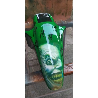 Paralama da 150 Titan Grafitado Coringa 'Joker'