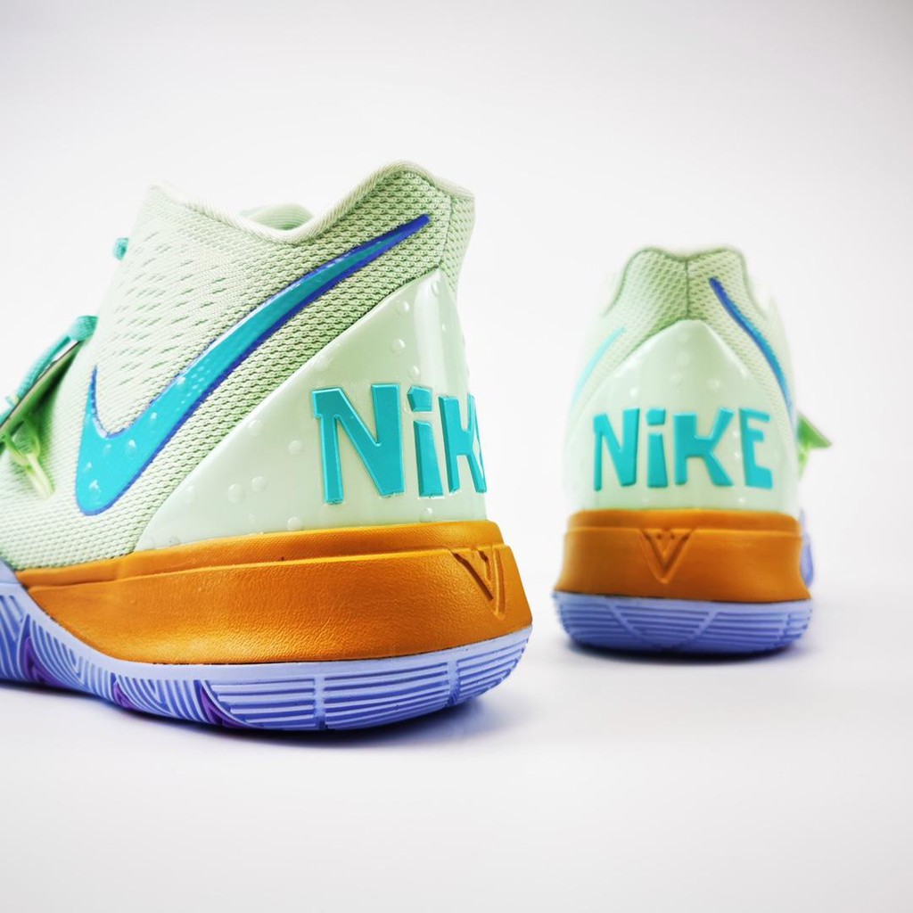 Nike Kyrie 5 gs Big Kids Aq2456 099 Amazon.in