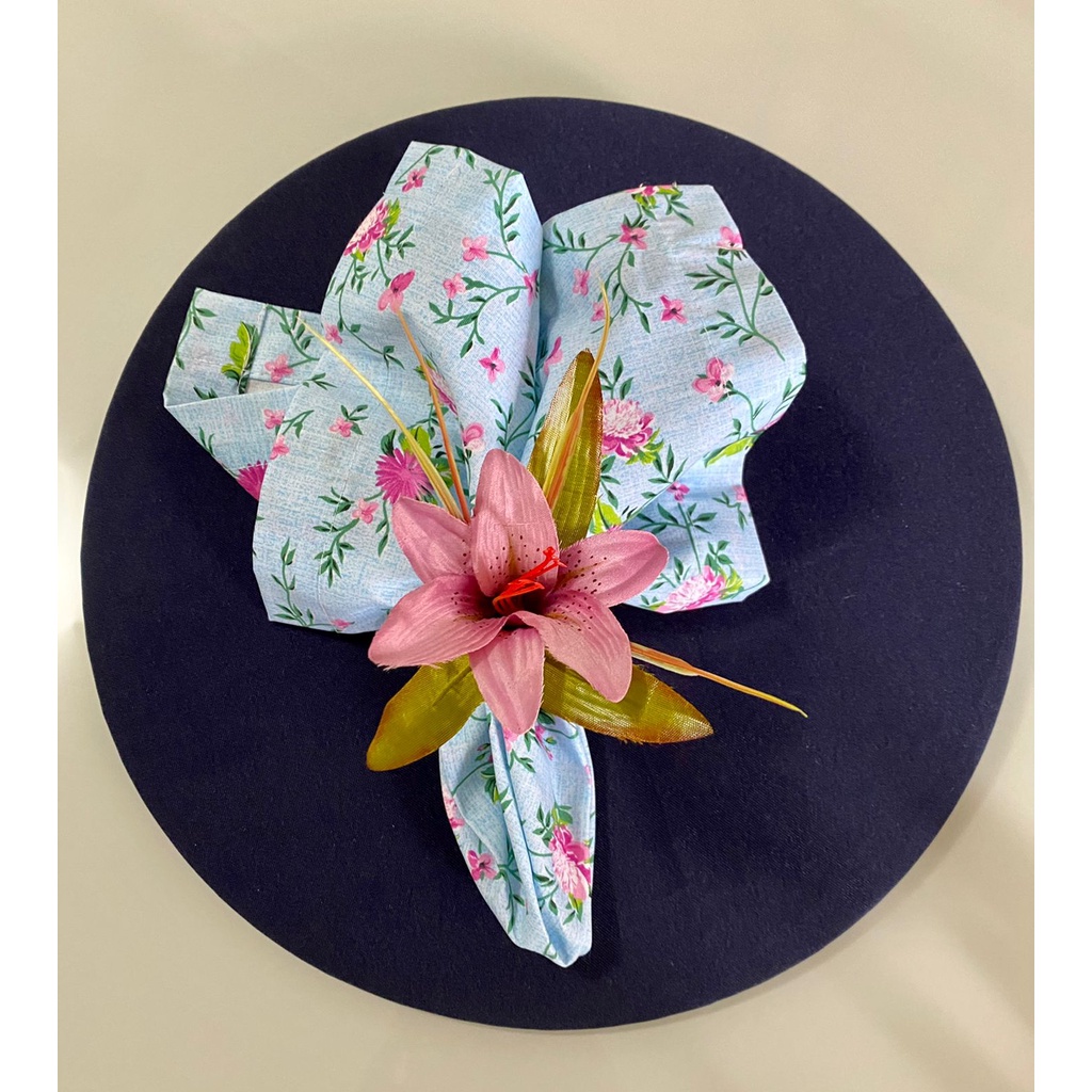 KIT COM 2: Guardanapo de tecido azul claro com estampa floral rosa - tricoline 100% algodão, estampado com flores