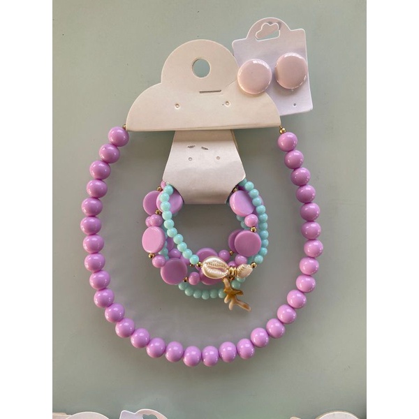 Kit Mix 4 pulseiras + Colar bola de resina + Brinco botão de resina