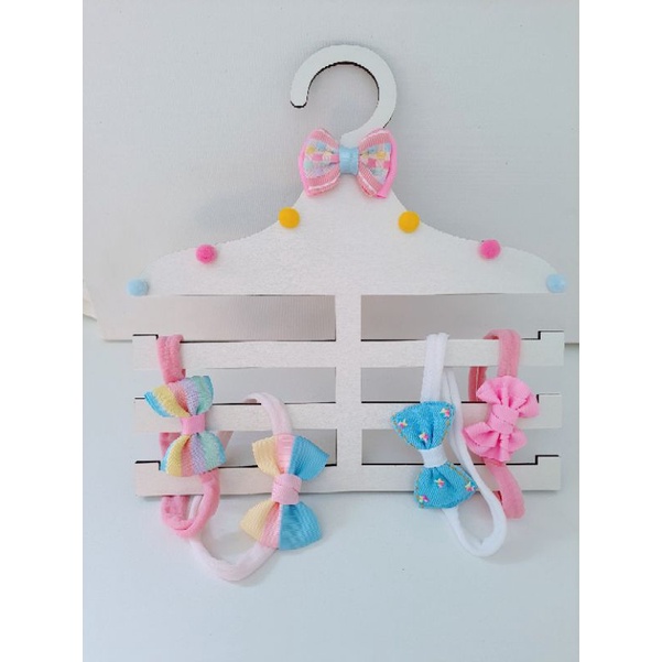 organizador de laço bebê, porta laço faixinha MDF infantil menina meia seda com pompom colorido enxoval.