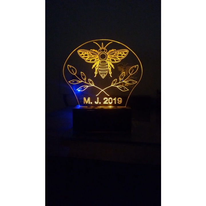 Luminária abajur led Abelha personalizada com seu nome 16 cores e controle remoto