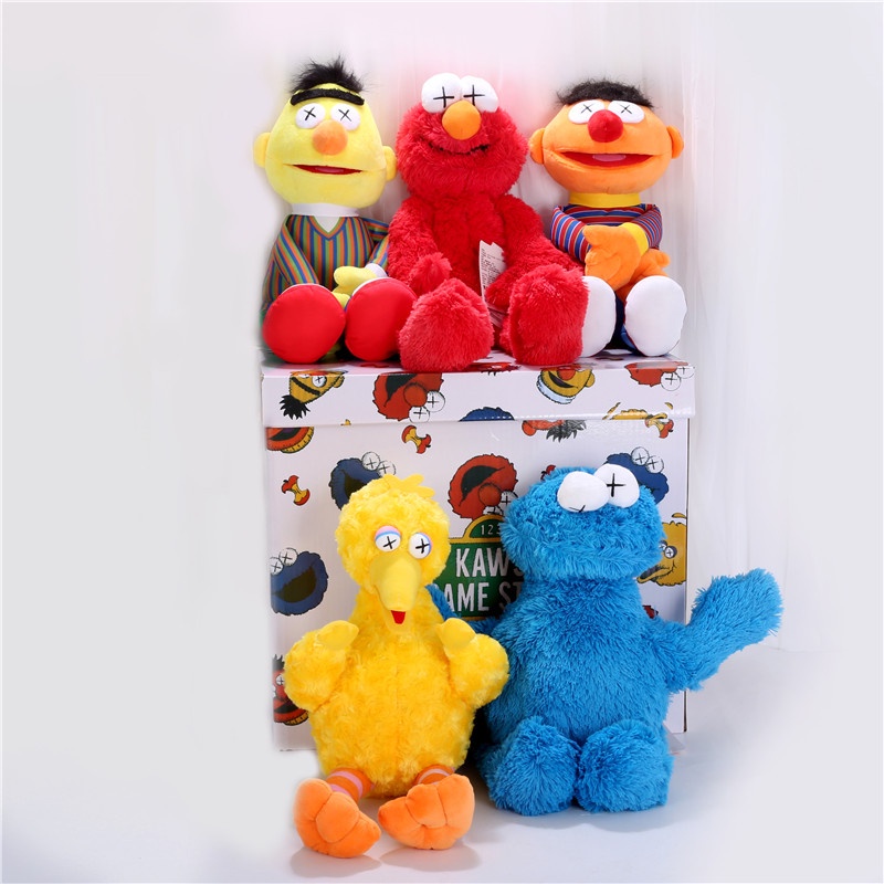 Boneco De Pelúcia KAWS co-branded the same Vila Sésamo Elmo/Presente Para Meninos E Meninas