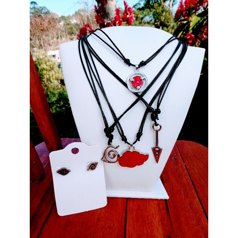 Kit de colares Naruto + brinco KONOHA (Colar KONOHA, Nuvem de Akatsuki, Kunai 4 furos, Sharingan) em Oferta na Shopee