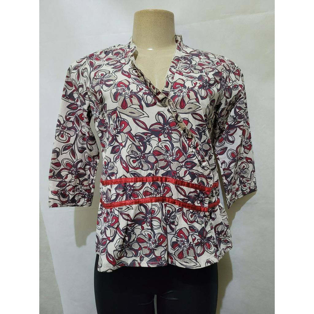 Blusa branca colorida estampada tam M usado bom estado