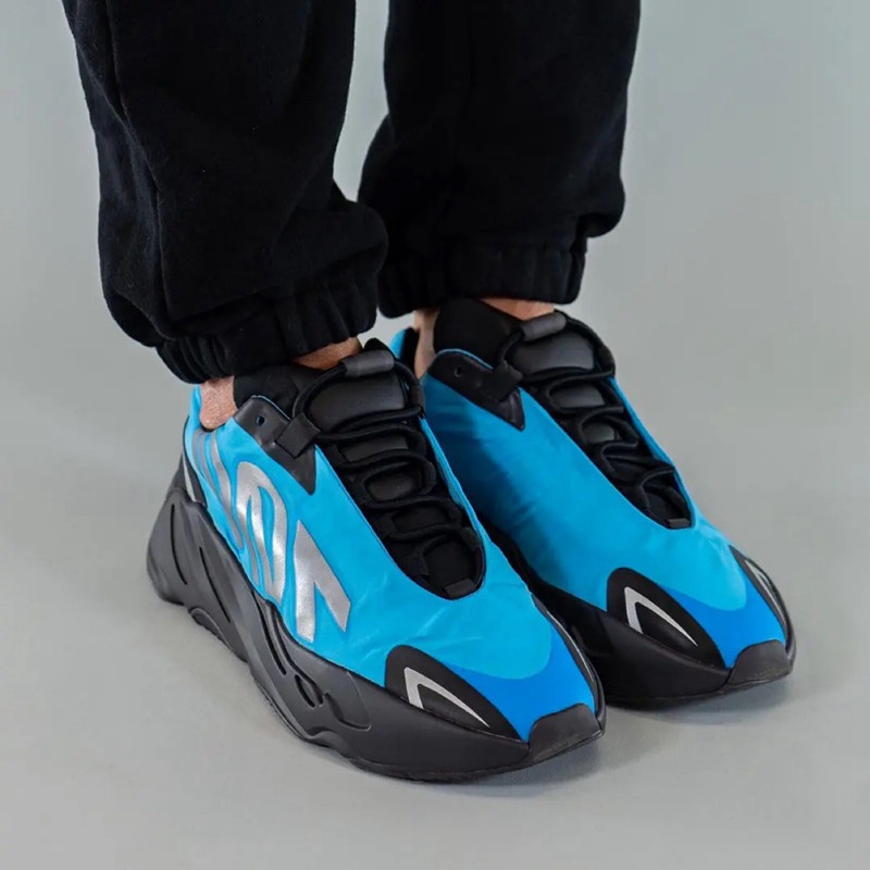 yeezy 700 azul