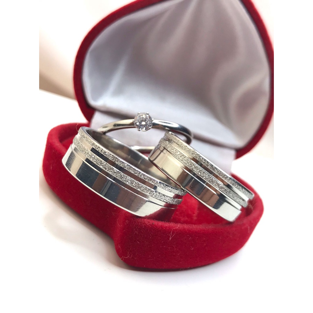 Par de alianças anéis Namoro Compromisso de aço prata polido 8mm com 2 frisos brilhantes jateada + solitário