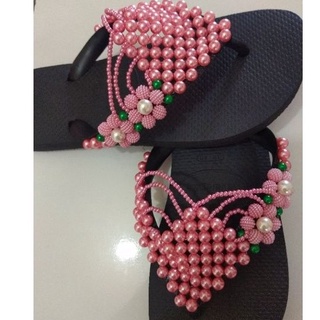 chinelos sandália decoradas com pedrarias personalizada com pérolas