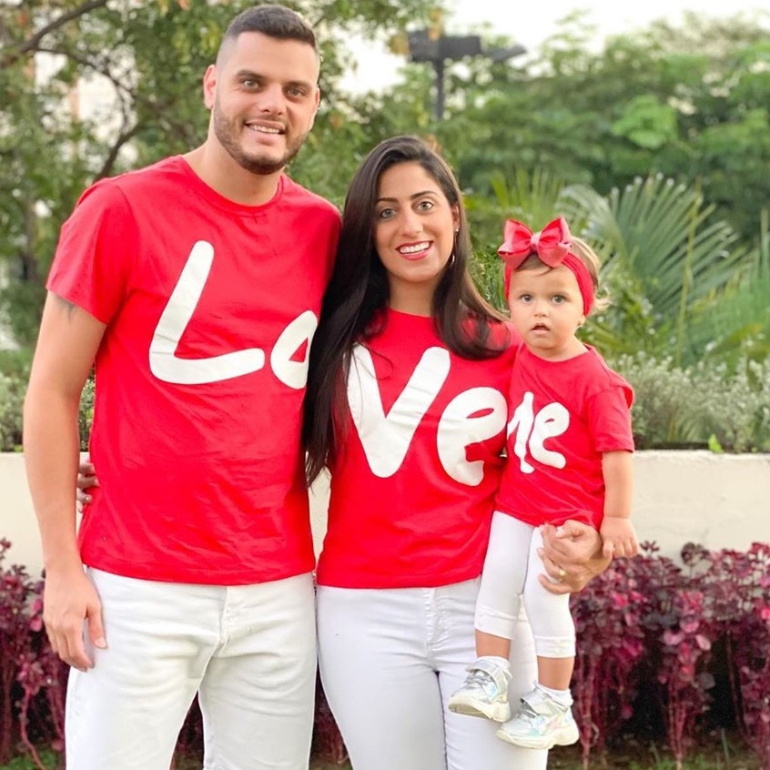 Camiseta Feminina ou Masculino Personalizada Love Me Casal Romântica Algodão