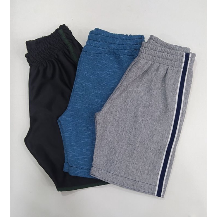 KIT COM 3 BERMUDAS SORTIDAS DE MOLETOM E HELANCA.  disponível também em unidade em Oferta na Shopee