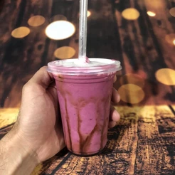 50 copo Milk-shake com tampa reta com furo 400 ml pp ( chocobraz )(CHOCO)