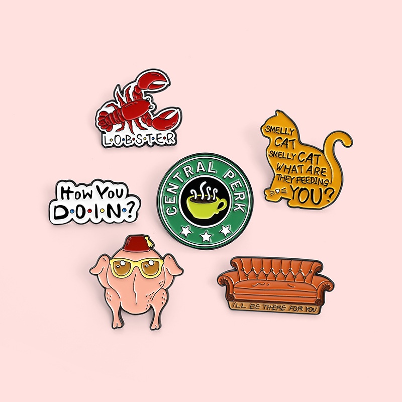 Popular TV Série Amigos Broches Alfinetes Desenho Animado Fofo Crayfish Criativo Sofá Texto Jóias Acessórios Presente