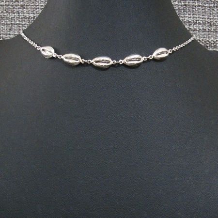 choker em aço inox antialérgico com cinco pingentes de búzios duplos - choker feminino