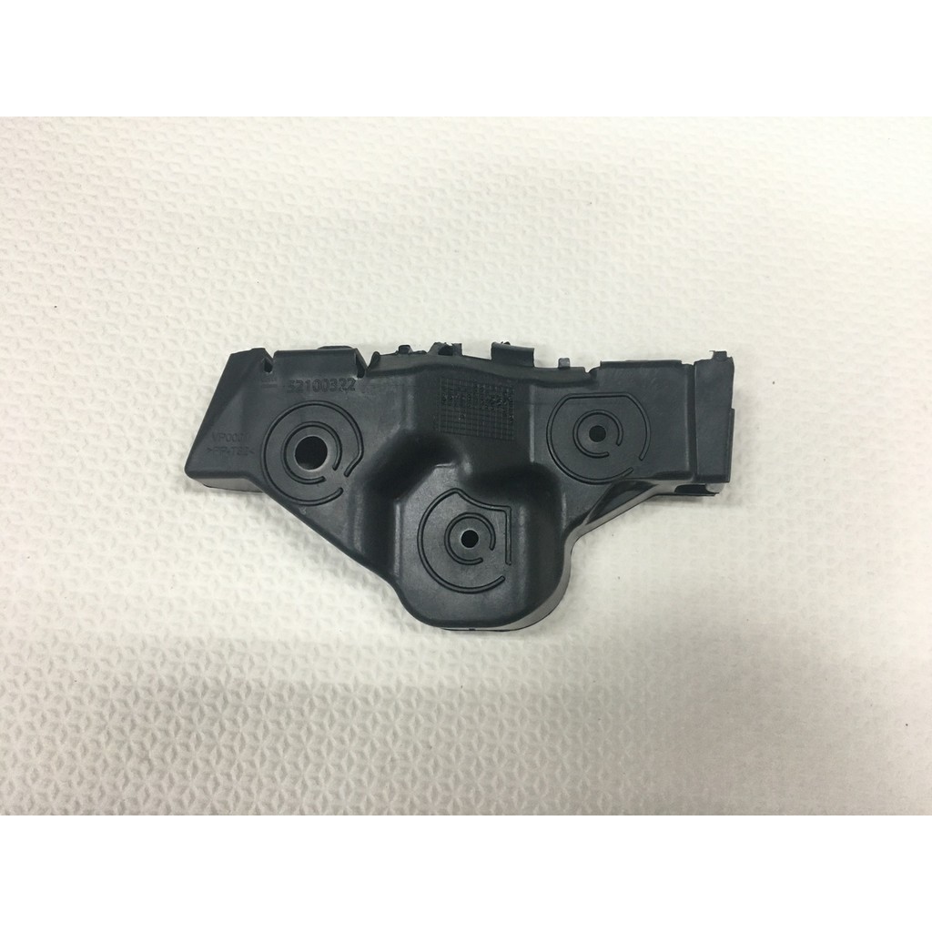 Guia Parachoque Dianteiro Lado Direito Chevrolet Onix 2012 a 2014 - 52100322