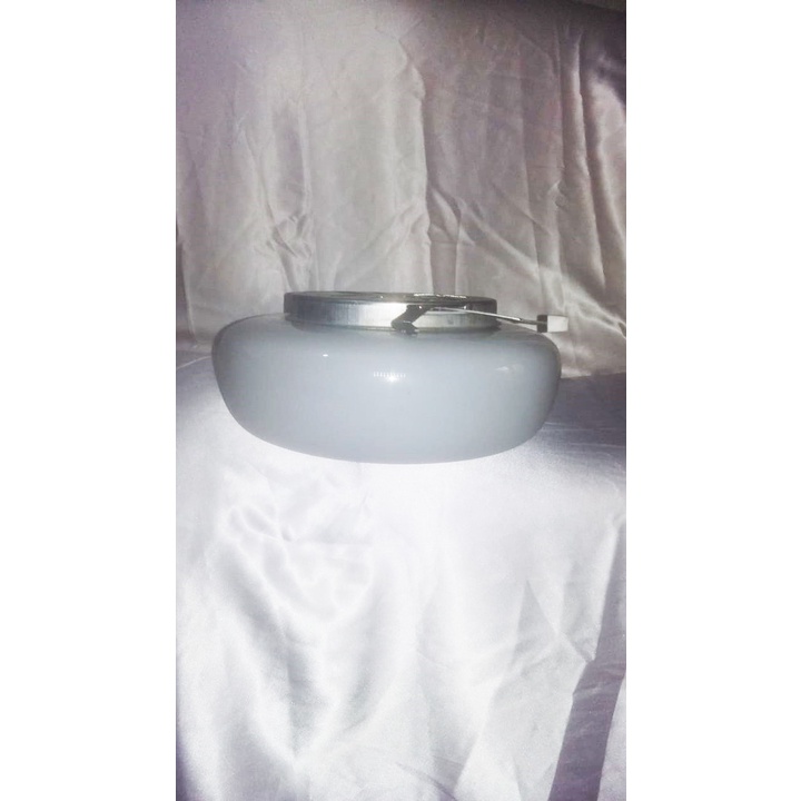 Luminária de teto usada, modelo antigo em excelentes condições. (Modelo