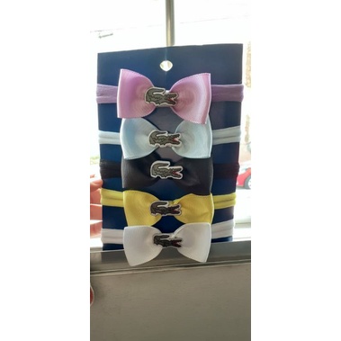 Laços e tiaras.