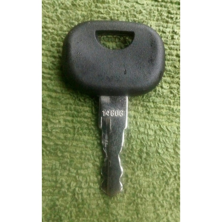Chave  Retroescavadeira New Holland