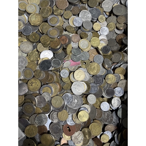 50 moedas estrangeiras diferentes