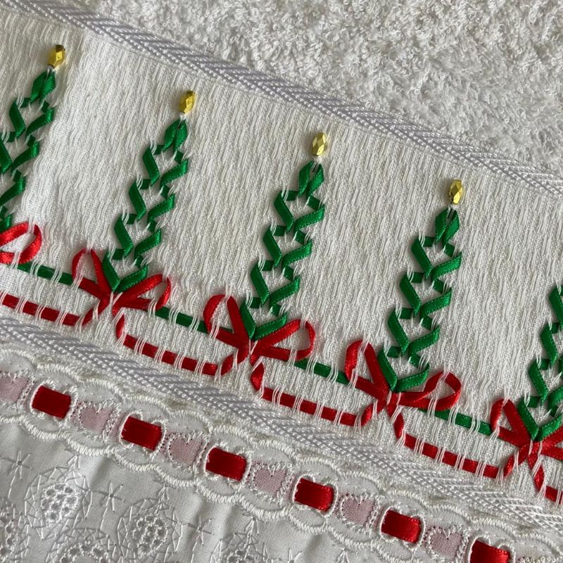 Toalhas de rosto bordadas com fita e acabamento em bordado inglês tema  natalino | Shopee Brasil