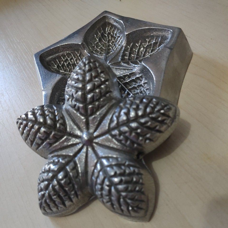 Frisador Golfrador Em Aluminio- Flor Apiadinha, acompanha cabos