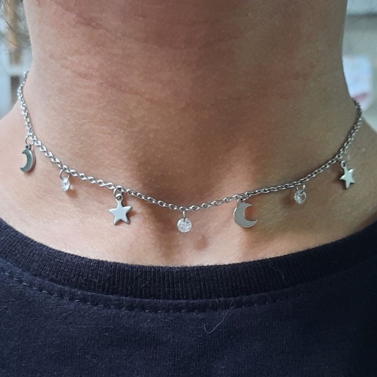 Corrente Chocker Feminino Aço Inoxidável com Pingente Lua e Estrela Zircônia Branca 40 cm - 45 cm com extensor