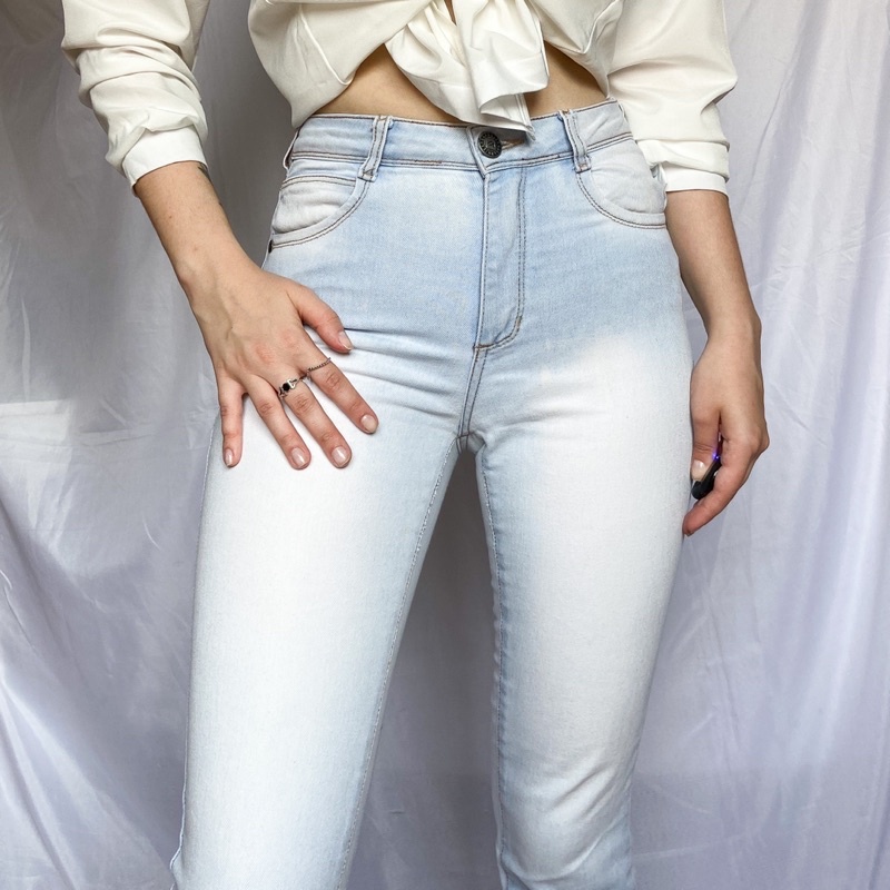 low waisted vintage jeans