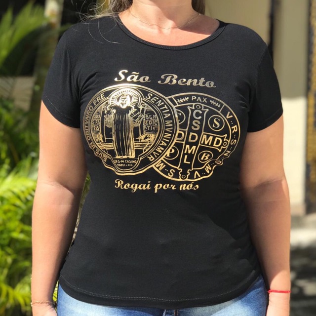 Baby Look Blusa Feminina Tshirt de São Bento Oração Medalha Dourada Preta